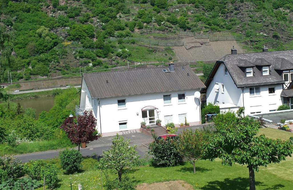 Haus Flora - Ferienwohnungen Stablostr. 35, 56812  Cochem