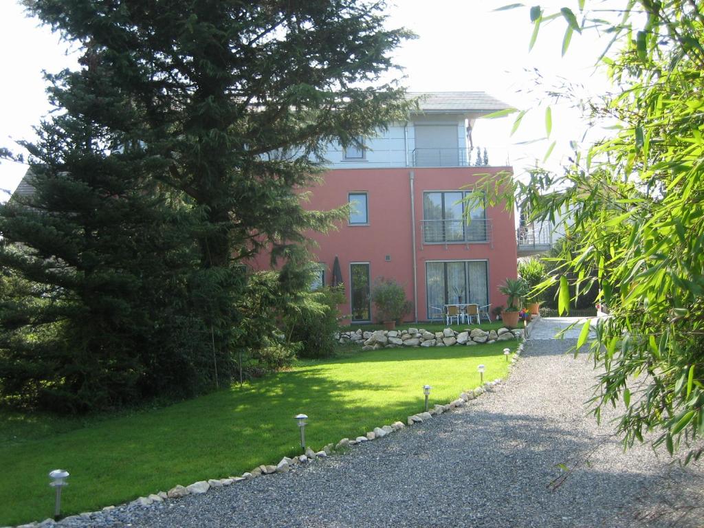 Appartements Haus Lorenz, Ferienwohnungen Brodmannstraße 8 88090 Immenstaad am Bodensee