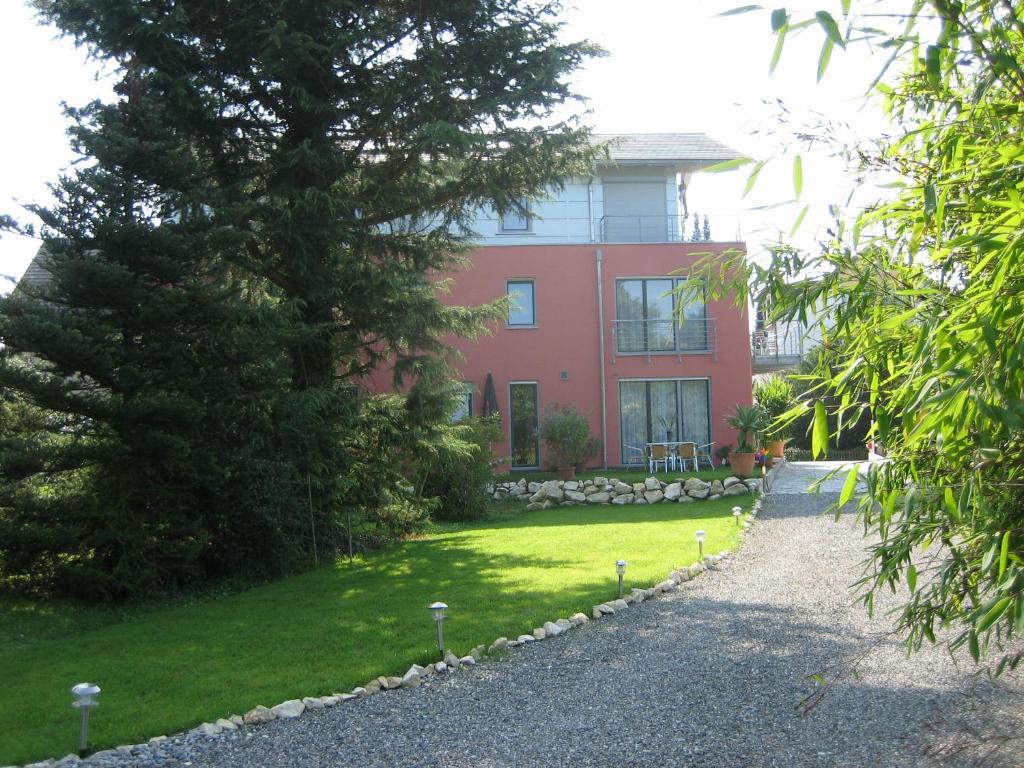 Haus Lorenz, Ferienwohnungen Brodmannstraße 8, 88090 Immenstaad am Bodensee