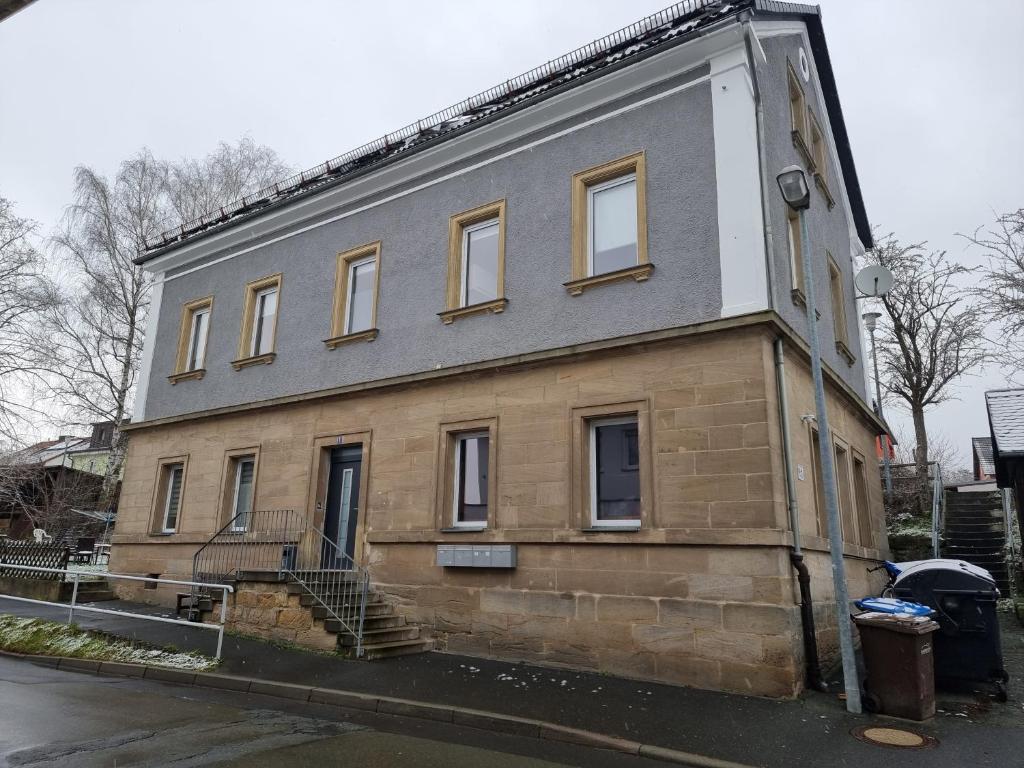 Appartements Haus mit 5 Wohnungen und Saal 8 Lainecker Straße 95448 Bayreuth