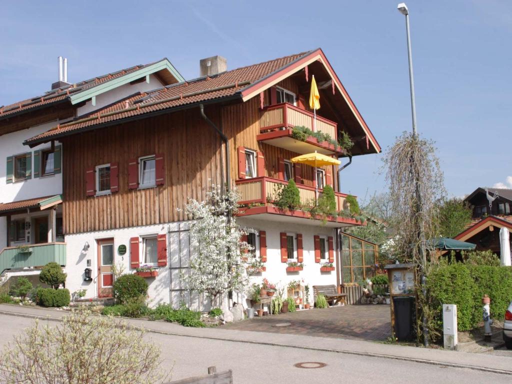 Appartements Haus Oberland Herbststraße 3 83093 Bad Endorf