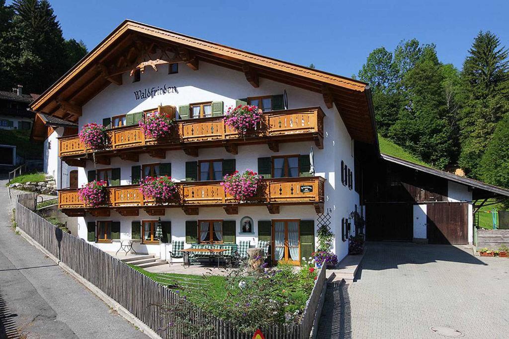 Appartements Haus Waldfrieden 14 Elmauer Weg 82481 Mittenwald