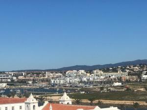 HENRI'S APARTMENTS - Pateo de Santo António