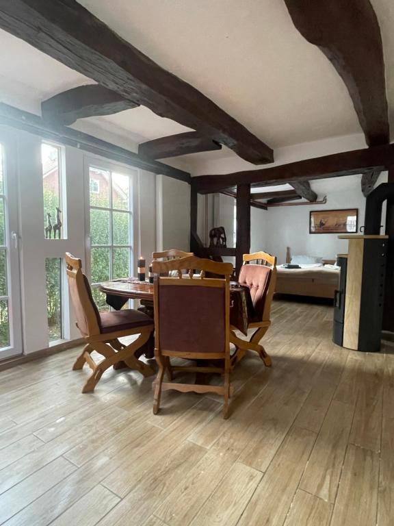 Appartements Hexenhüsli Waake Hünstollenstraße 22 37136 Bösinghausen