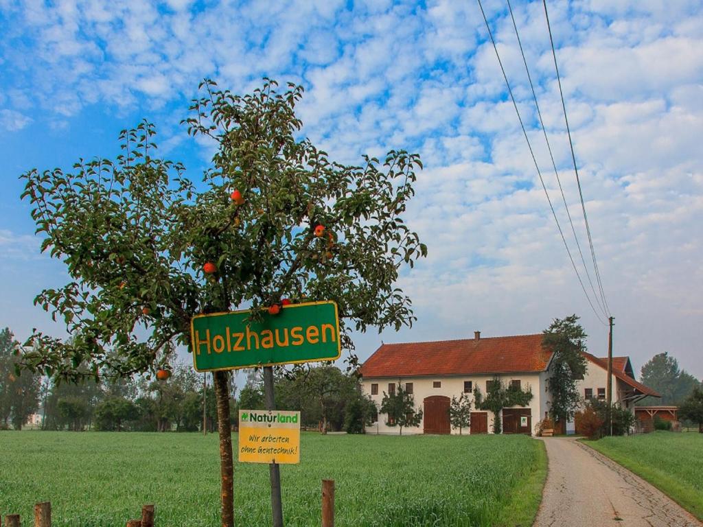 Holzhauser Hof Holzhausen 48, 84478 Waldkraiburg