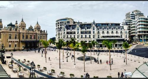 Home for 2 few steps from casino monte carlo and beach