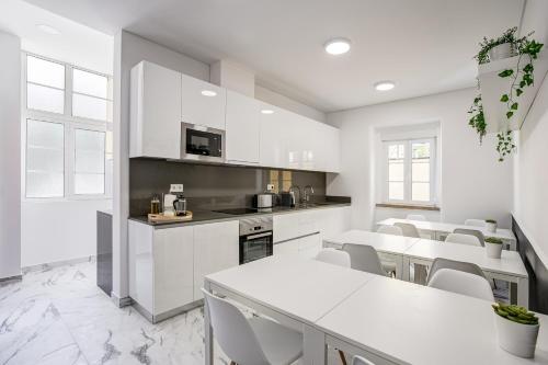 Home Out Rooms & Apartments