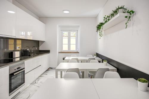 Home Out Rooms & Apartments