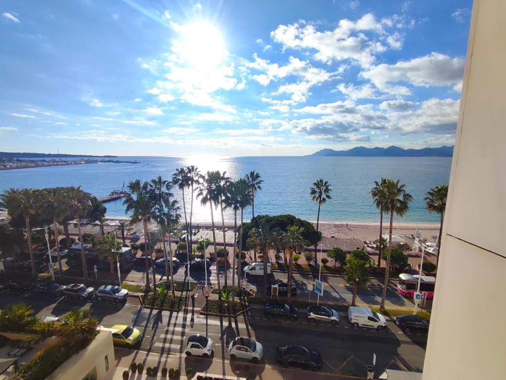 Appartements Incroyables appartements dans une résidence de haut standing 67 Boulevard de la Croisette 06400 Cannes