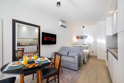 Intendente Modern Stays Top Location w/AC