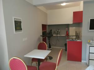 Jolie appartement, L'enclave des secrets