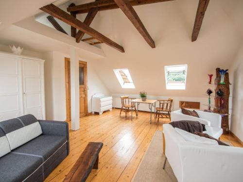 Kanalvilla - Urlaub am Nord-Ostseekanal - zwei Ferienwohnungen im Angebot- eine im Dachgeschoss und eine Wohnung mit Garten