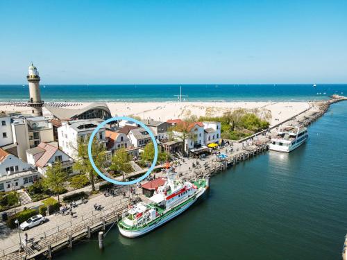 Kapitaenshaus in Wasserlage! Traumapartments Warnemuende