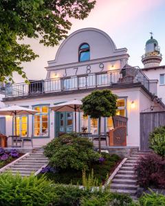 Kapitaenshaus in Wasserlage! Traumapartments Warnemuende