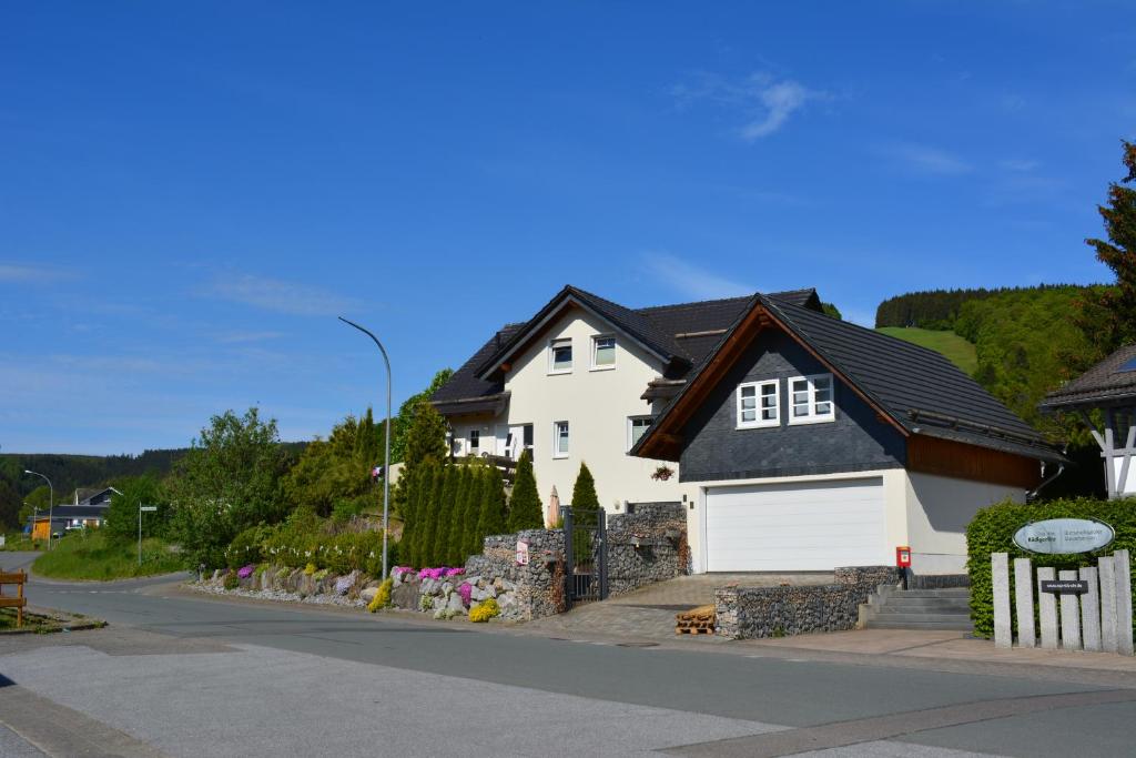 Kleines Glück in Willingen &MeineCardPlus Hoppecketalstraße 3a, 34508 Willingen