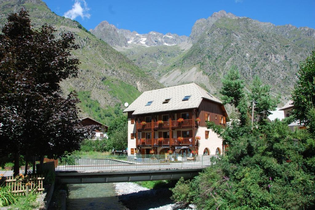 Appartements L'Edelweiss Les Oulles 05800 La Chapelle-en-Valgodemard