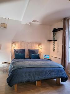 L'établissement LA PLAGE A 2 PAS , vous propose 4 appartements neufs avec services , lits faits à votre arrivée , serviettes de toilette , ménage , Wifi , en hyper centre , Vue mer à 50m , tout est accessible à pied