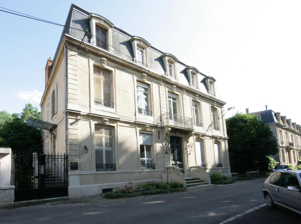 Appartements L'Hôtel Particulier - Appartements d'Hôtes 12 bis Terrasse de la Pépinière 54000 Nancy