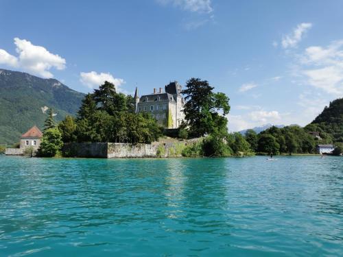 la baie des voiles ,vue lac d'Annecy ,plage privée