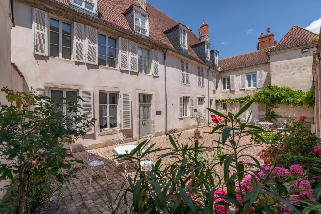 Appartements La Demeure Renaissance - chambres indépendantes côté cathédrale 5 Rue de la Cage Verte 18000 Bourges