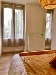 La Maison, 4 appartements 3 étoiles climatisés au centre ville avec jardin proche du Parc et des Thermes
