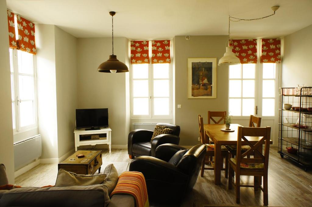 Appartements La Maison Anglaise 8 Rue Saint Pierre 24540 Monpazier