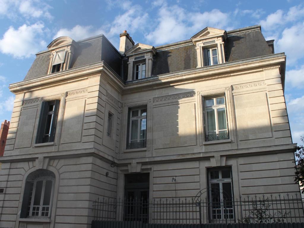 Appartements La Maison Blanche - AppartHotel Chic&Cosy 31 Avenue Saint-Surin 87000 Limoges