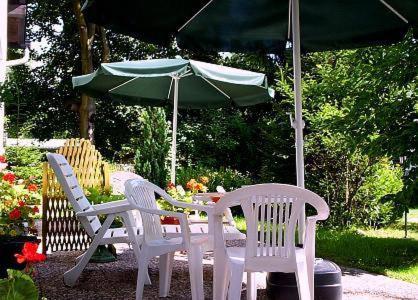 Lakeside Bed and Breakfast Berlin - Pension Am See Seepromenade 26, 14612 Falkensee