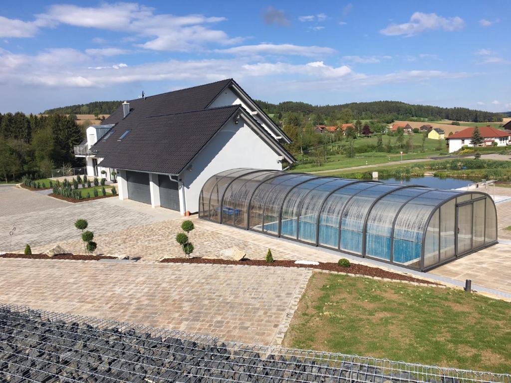 Landhaus Ferienwohnungen mit Pool und Wellness Stadlhof 2, 92445 Neukirchen-Balbini