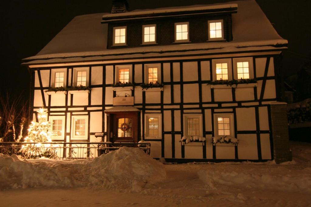 Appartements Landhaus Gnacke Astenstraße 5, Nordenau 57392 Schmallenberg