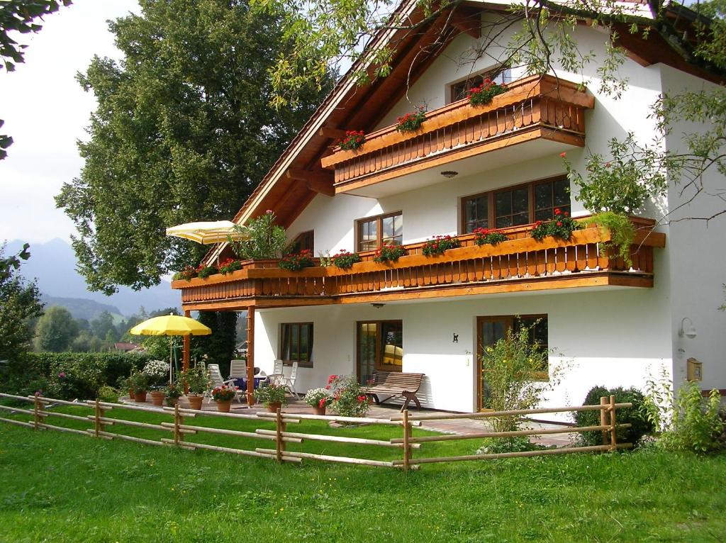 Landhaus Heinrich Mitterwegen 2, 83324 Ruhpolding