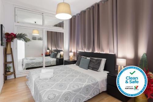 Large Flat w/ Terrace | Ace Location @ Aliados