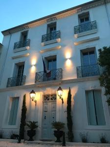 Appartements - LAZARE- Maison de maître , appartements de standing, proche du centre avec parking privatif gratuit 31 Rue Carnot 34500 Béziers Languedoc-Roussillon