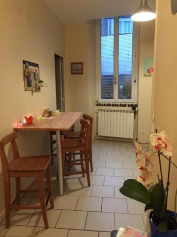 Appartements LE COSY avec cour privée 69 Rue d'Alsace Lorraine 89100 Sens