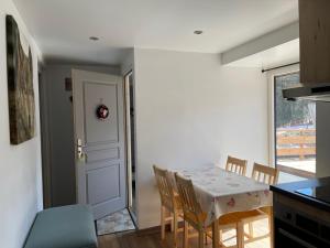 Appartements LE DOMAINE DE LA LOUVE BLANCHE le domaine de la louve blanche le saut du loup RD996 63240 Le Mont-Dore Auvergne