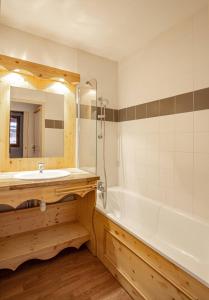 Le Hameau SPA & PISCINE studio SUPERIEUR 2 pers by Alpvision Residences