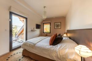 Le Port-Plage facing Talloires Beach by LocationlacAnnecy, LLA Selections