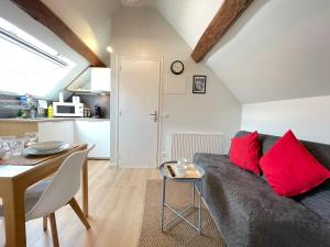 Appartements Le vieux Massy - RER B 500 m - TGV 10 min - Orly 20 min 18 Bis Rue Gambetta 91300 Massy Île-de-France