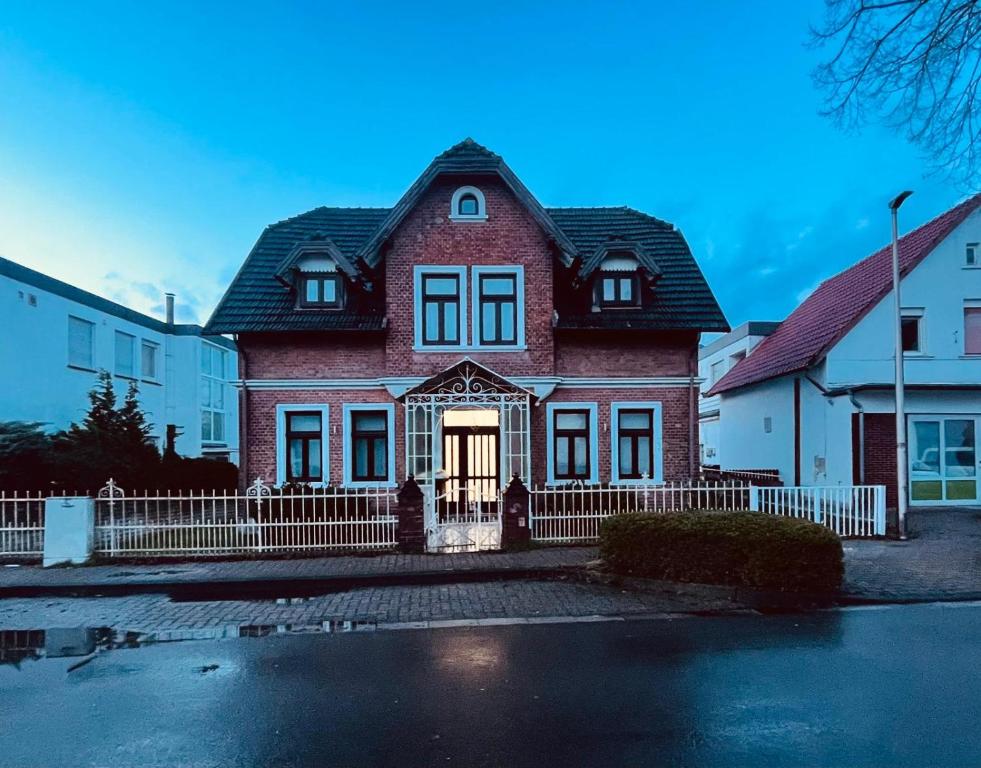 Leben & Wohnen in einer historischen Villa Alter Rehmer Weg 74, 32547 Bad Oeynhausen
