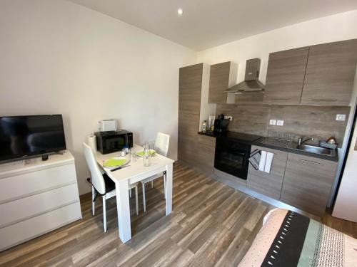 Legend- Parking privé- Terrasse privée- Wifi - Convert