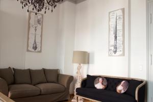 Leon Apartments