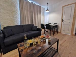 Les appartements du centre, refaits à neuf, climatisés, hyper centre, 50m à pieds des commerces, restaurants, parking gratuit