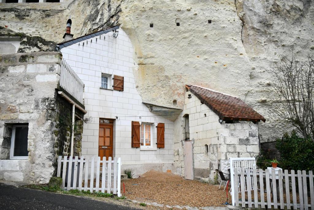 Appartements Les Gîtes des Châteaux, gîtes troglodytiques 6 chemin de la croix bardin 41400 Bourré