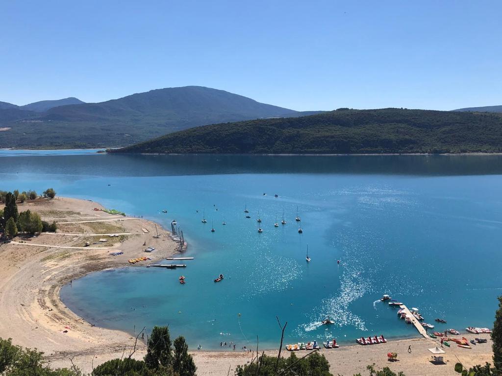 Appartements Les Gites du Verdon, côté lac (studio et T2) Les Fures - chemin du Calvaire 04500 Sainte-Croix-de-Verdon