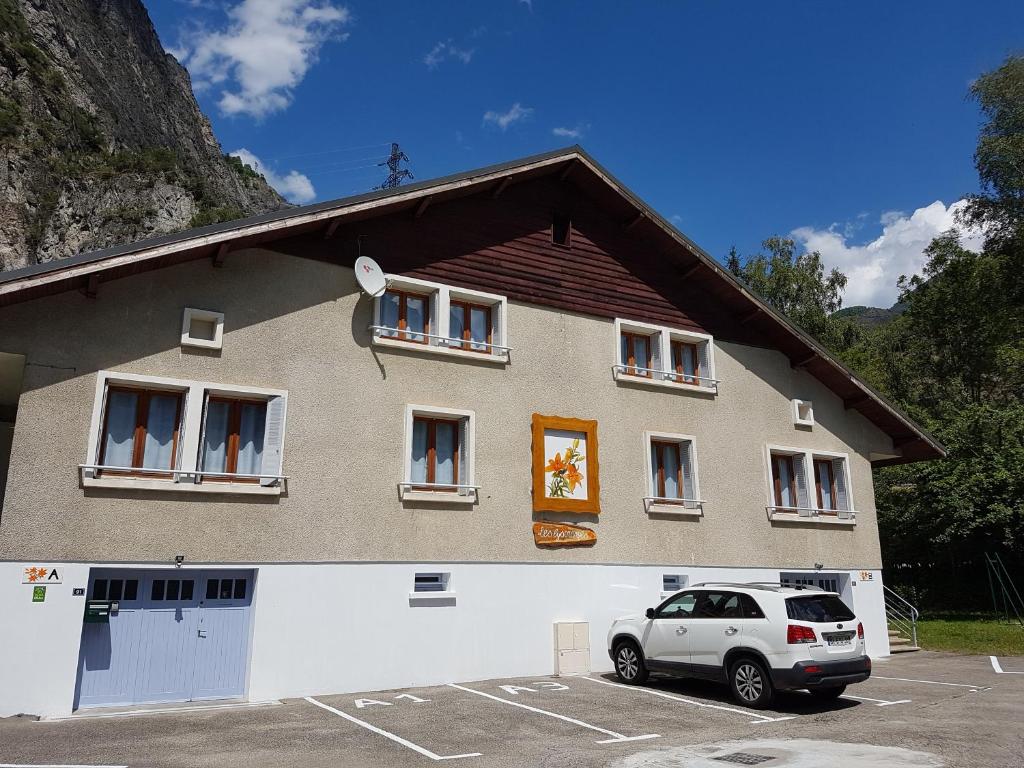 Appartements Les Lys Orangés 91 rue de la Micolette 38520 Le Bourg-dʼOisans