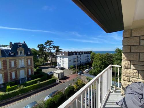 Les Pins Penchés