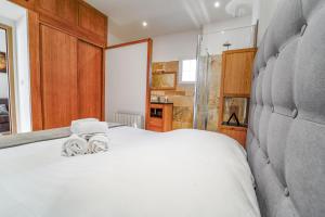 LES VALLEES by Cocoonr