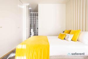 Light-filled Bonjardim Apartments