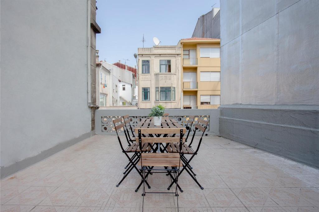 Liiiving - Telégrafo Classic Light Apartments 1077 Rua da Constituição, 4200-196 Porto