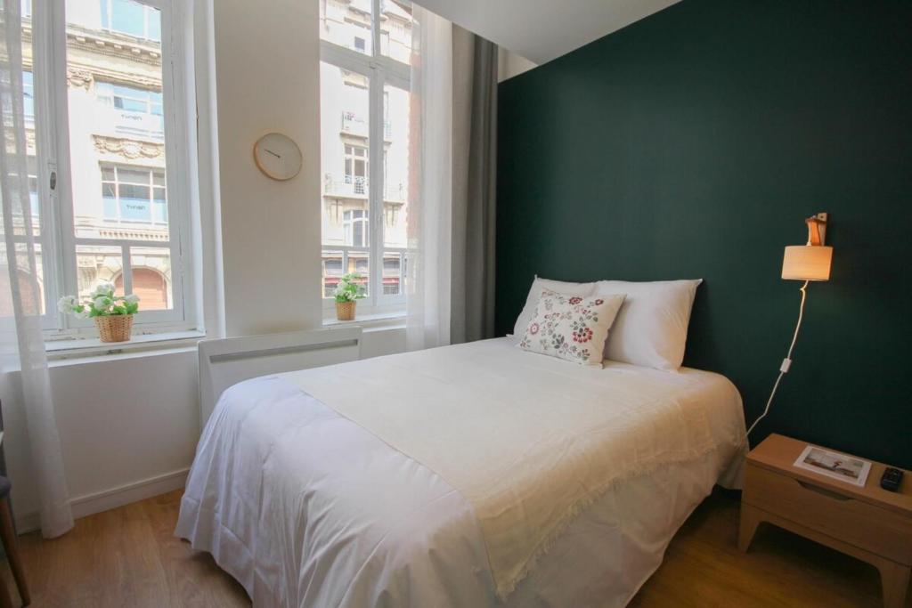 Appartements Lille Grand Place - cozy and equipped studio! 102 Rue Pierre Mauroy 59800 Lille